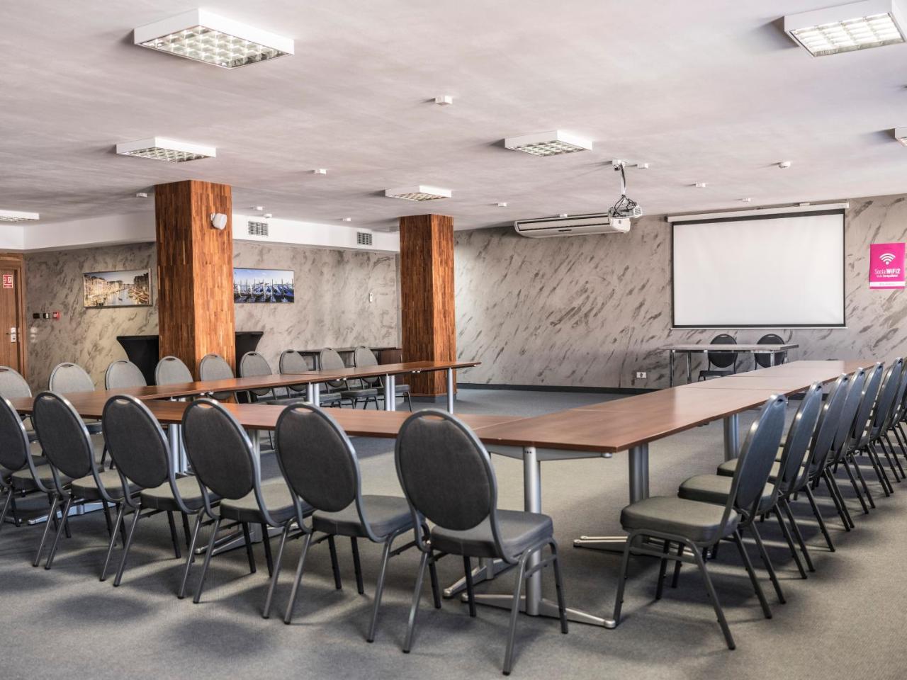 Hotel Europa Starachowice Bagian luar foto